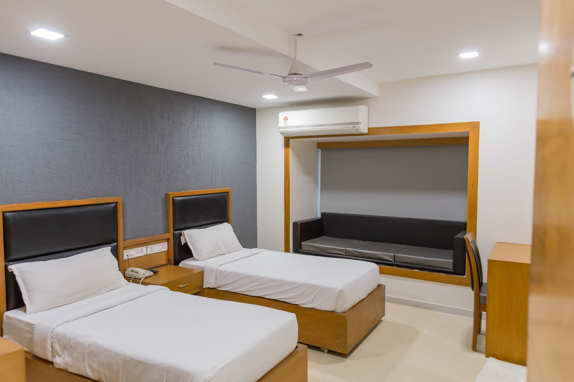 The Silver Leaf Hotel Ahmedabad Ngoại thất bức ảnh